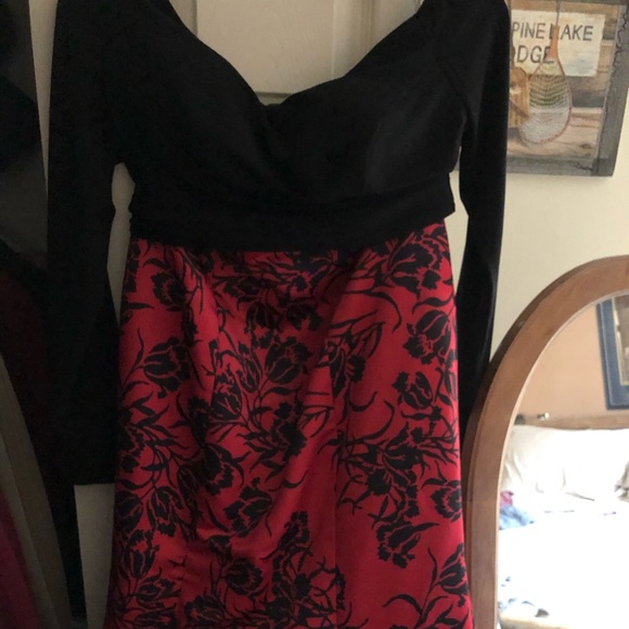 PROM/ FORMAL TWO PIECE RED & BLACK MERMAID DRESS - Picture 5 of 5